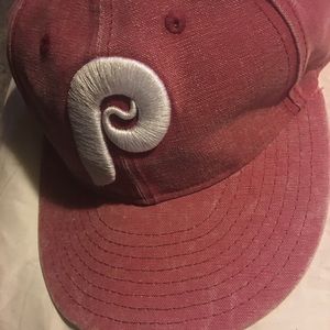 Men’s Phillies baseball cap